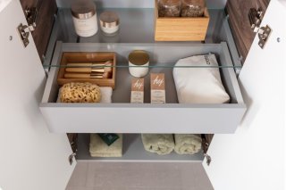 VERONA dvojna visoka omara z notranjim predalom 600 x 1620 x 318 mm oreh/bela visoki sijaj