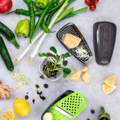 FM Strgalnik za parmezan s škatlo za shranjevanje